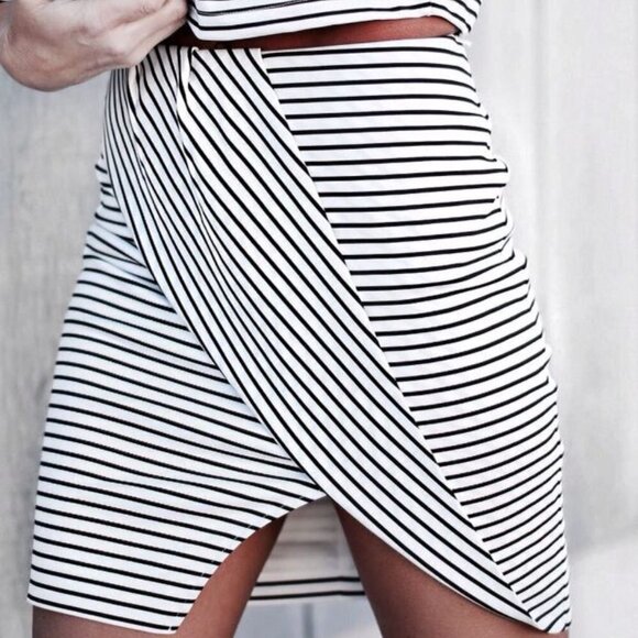 ✅ NWOT Finders Keepers | Tightrope Skirt BLACK AND WHITE SIZE MEDIUM - Picture 1 of 6